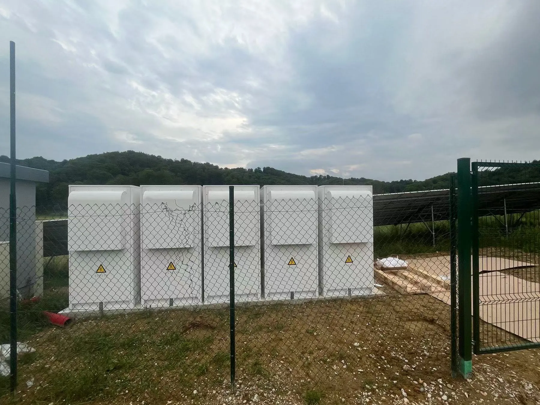 BESS for PV Arbitrage with battery energy storage system for solar power plants